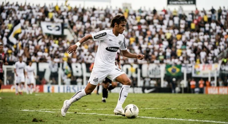 Neymar net worth featured photo of the Brazilian forward playing for Santos